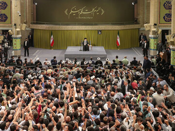 رهبر انقلاب: مشارکت حداکثری و انتخاب اصلح در انتخابات مهم است
 دیدار رهبر انقلاب در روز عید غدیر