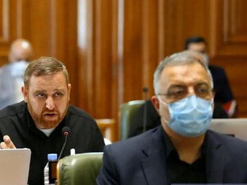 تنها با توسعه حمل و نقل عمومی مشکل آلودگی حل نمیشود اقراریان