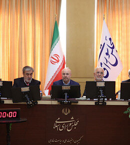 حل مسائل کشور نیازمند رسیدن به فهم مشترک است/ در تمام تصمیمگیریهای کلان باید به نقش مردم توجه شود/ ساکنان مرز باید نافع اصلی تعاونی مرزنشینان باشند
 قالیباف در کمیسیون امنیت ملی