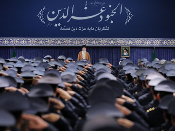 رهبر انقلاب: مذاکره با آمریکا «هوشمندانه، عاقلانه و شرافتمندانه» نیست دیدار رهبر انقلاب با فرماندهان نیروی هوایی ارتش