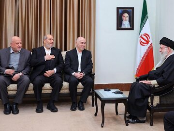 رهبر انقلاب: حمایت از مردم فلسطین در ذهن مردم ایران هیچ جای سوال ندارد دیدار رهبر انقلاب با  رئیس و اعضای شورای رهبری حماس