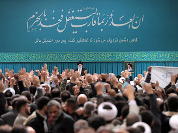 مسئله امروز ما تهدید نرمافزاری دشمن است دیدار رهبر انقلاب با مردم آذربایجان