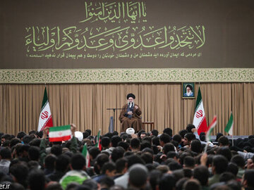 دیدار رهبر انقلاب با دانش آموزان و دانشجویان