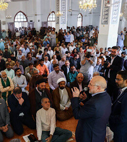 حضور و‌سخنرانی قالیباف در نماز جمعه کراچی