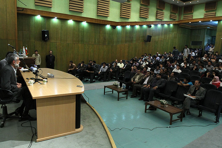 حداد عادل در دانشکده حقوق دانشگاه تهران
