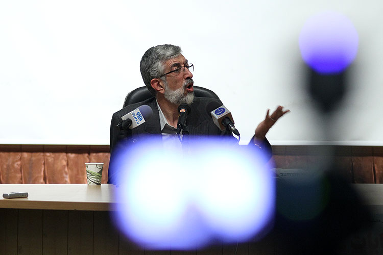 حداد عادل در دانشکده حقوق دانشگاه تهران