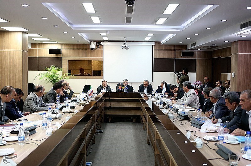 نشست حدادعادل با فعالان اتاق بازرگانی تهران