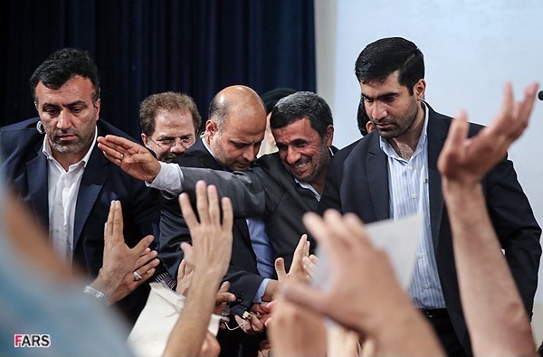 همایش تجلیل از خادم ملت