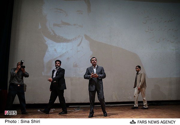 همایش تجلیل از خادم ملت