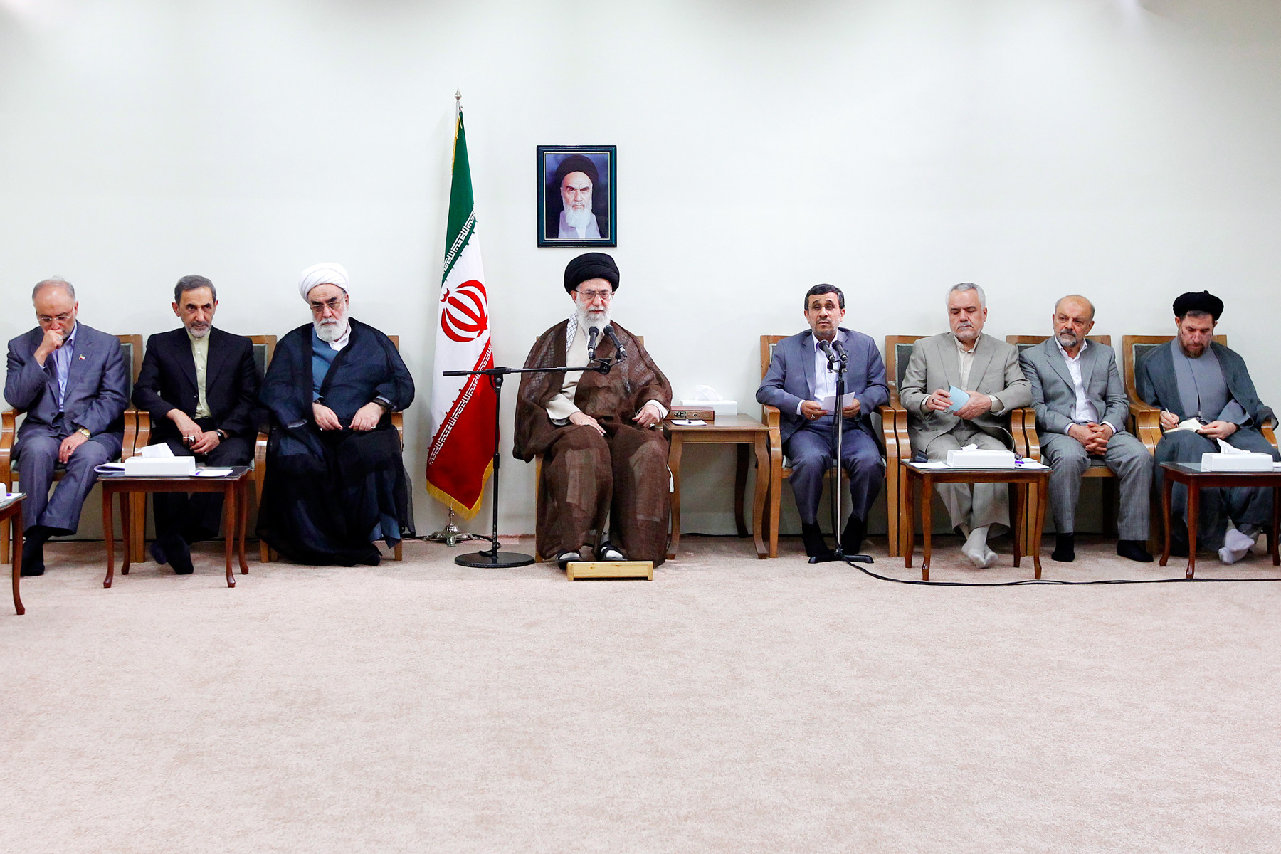 آخرین دیدار رئیس جمهور و اعضای هیئت دولت دهم با رهبر انقلاب