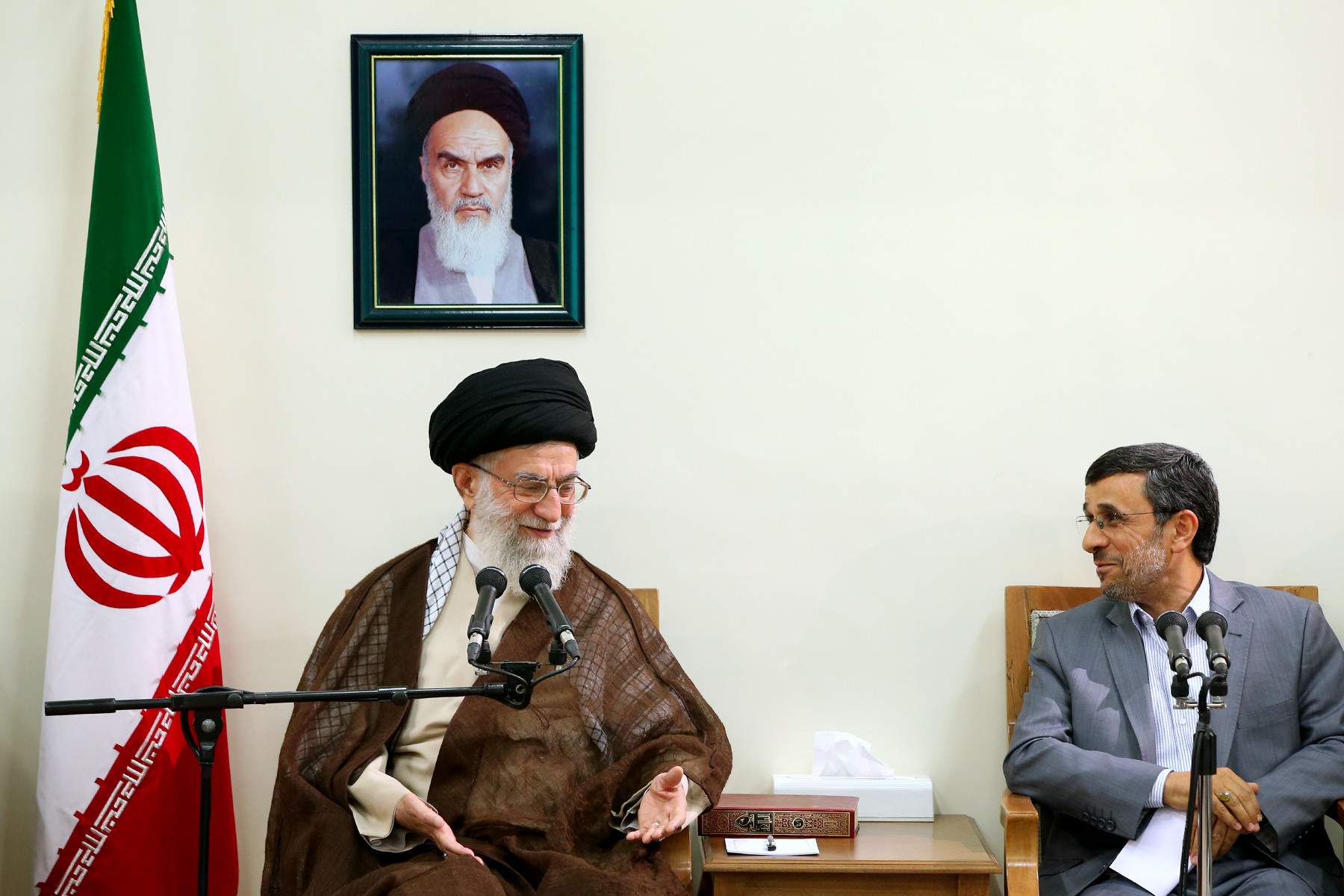 آخرین دیدار رئیس جمهور و اعضای هیئت دولت دهم با رهبر انقلاب