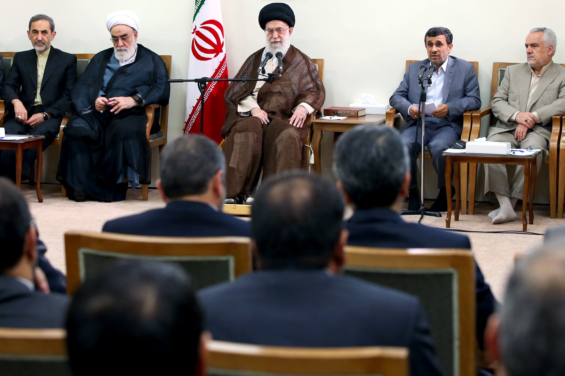 آخرین دیدار رئیس جمهور و اعضای هیئت دولت دهم با رهبر انقلاب
