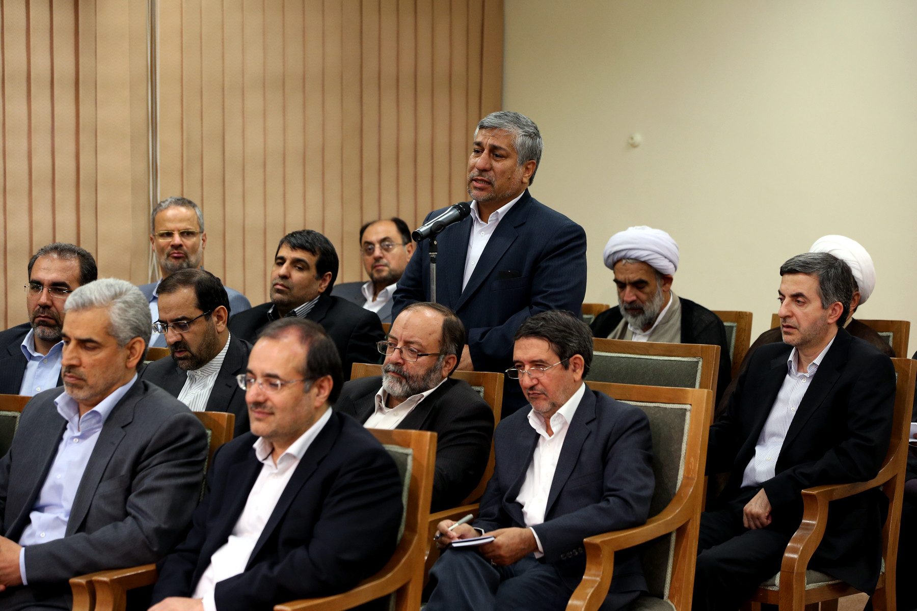 آخرین دیدار رئیس جمهور و اعضای هیئت دولت دهم با رهبر انقلاب