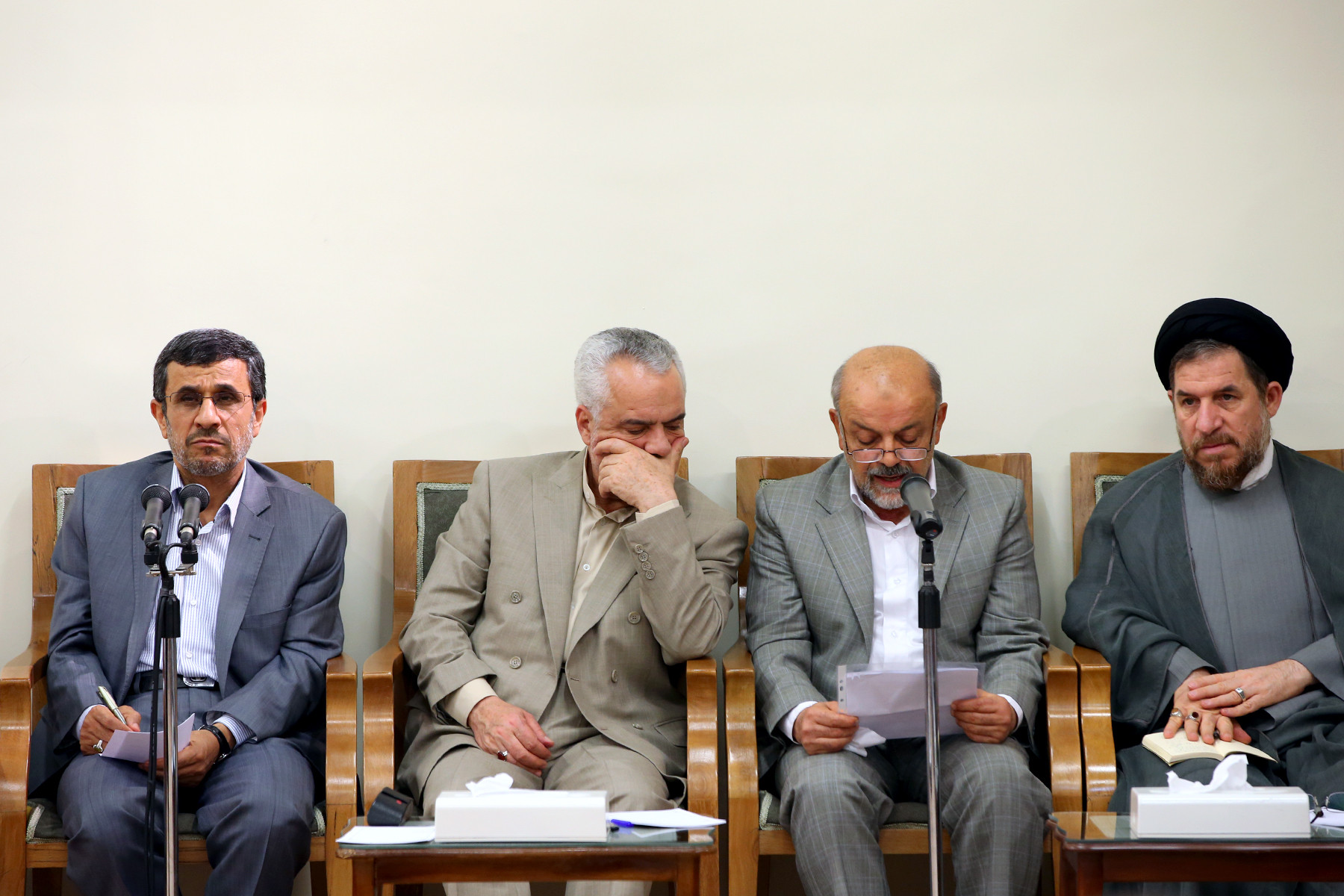 آخرین دیدار رئیس جمهور و اعضای هیئت دولت دهم با رهبر انقلاب