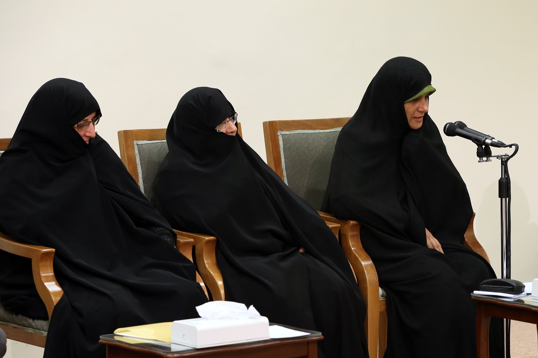 آخرین دیدار رئیس جمهور و اعضای هیئت دولت دهم با رهبر انقلاب