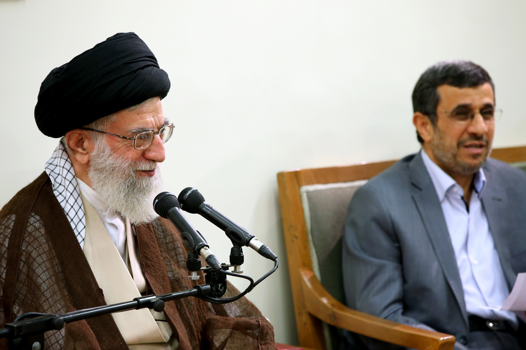 آخرین دیدار رئیس جمهور و اعضای هیئت دولت دهم با رهبر انقلاب