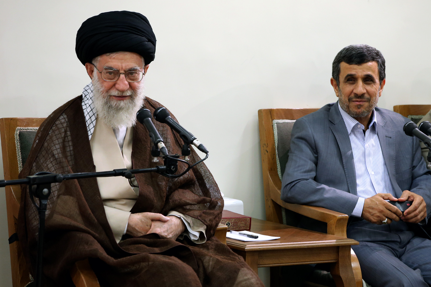 آخرین دیدار رئیس جمهور و اعضای هیئت دولت دهم با رهبر انقلاب