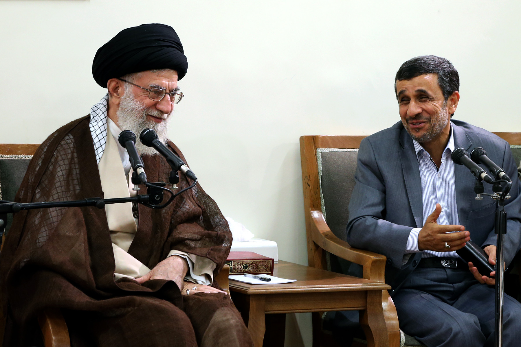 آخرین دیدار رئیس جمهور و اعضای هیئت دولت دهم با رهبر انقلاب