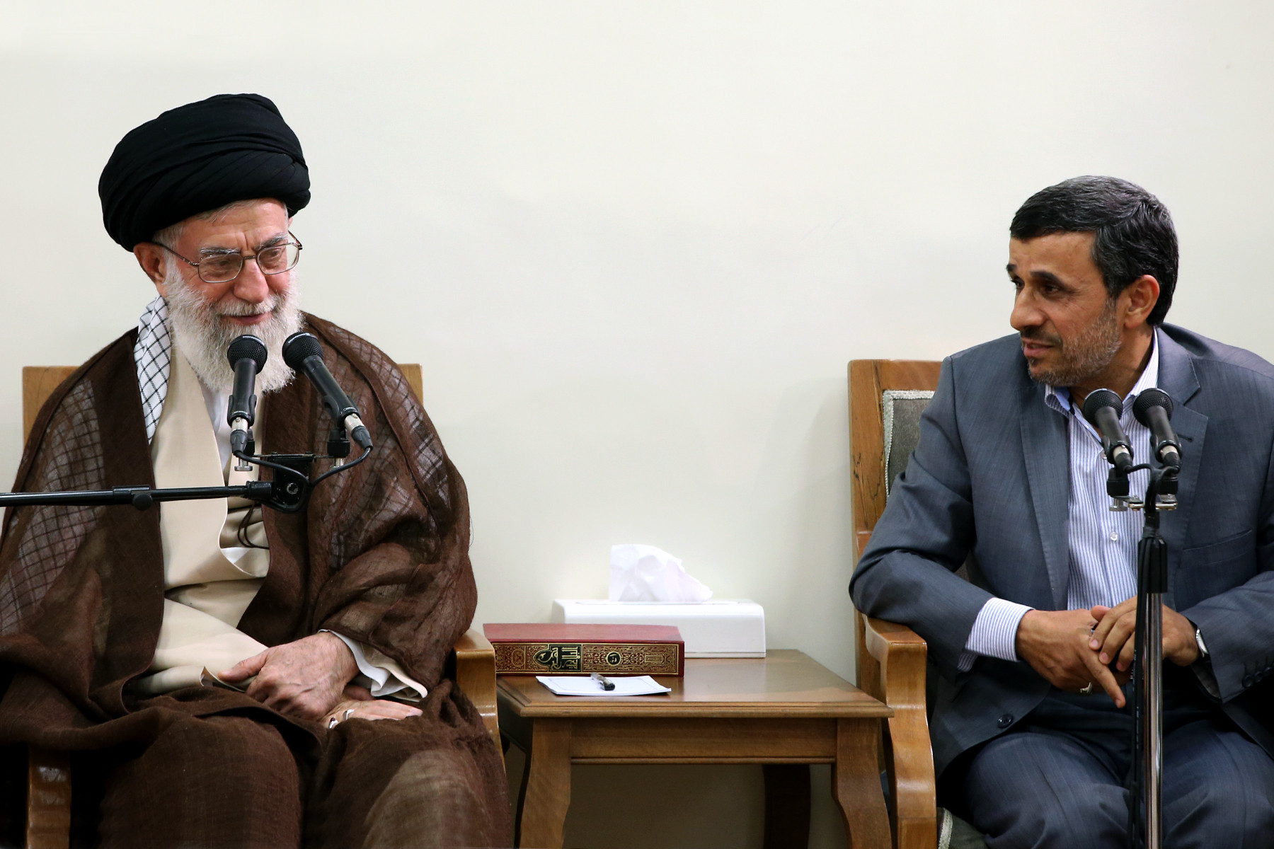 آخرین دیدار رئیس جمهور و اعضای هیئت دولت دهم با رهبر انقلاب