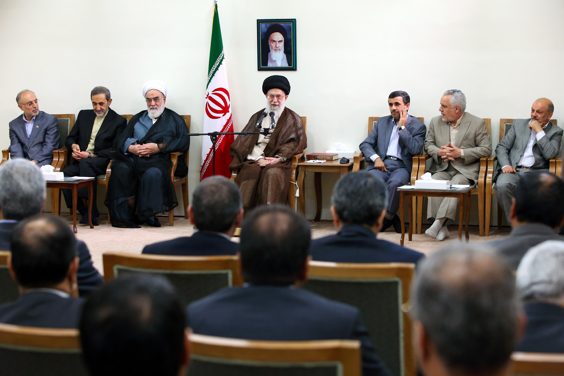 آخرین دیدار رئیس جمهور و اعضای هیئت دولت دهم با رهبر انقلاب