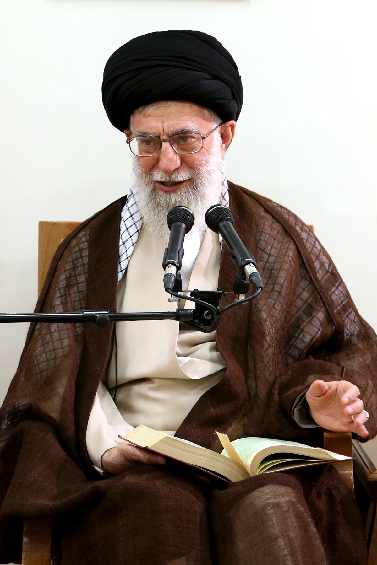 آخرین دیدار رئیس جمهور و اعضای هیئت دولت دهم با رهبر انقلاب
