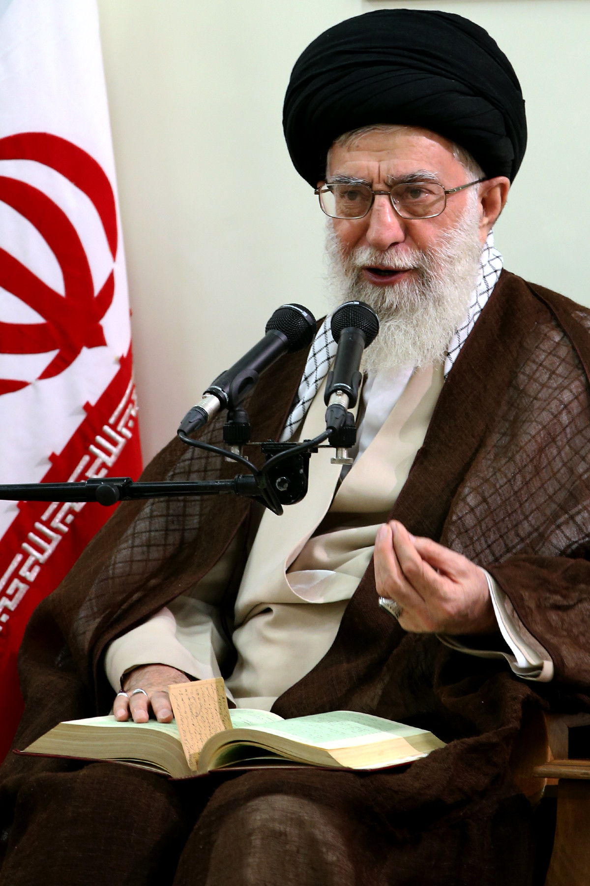 آخرین دیدار رئیس جمهور و اعضای هیئت دولت دهم با رهبر انقلاب