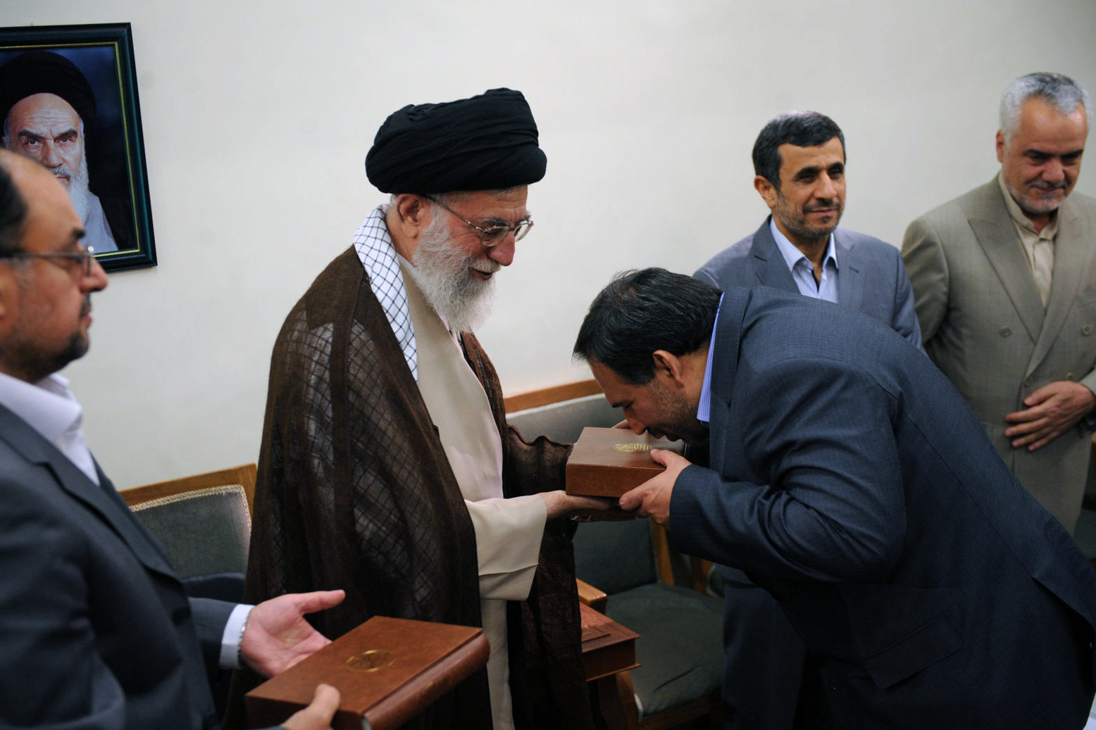 آخرین دیدار رئیس جمهور و اعضای هیئت دولت دهم با رهبر انقلاب