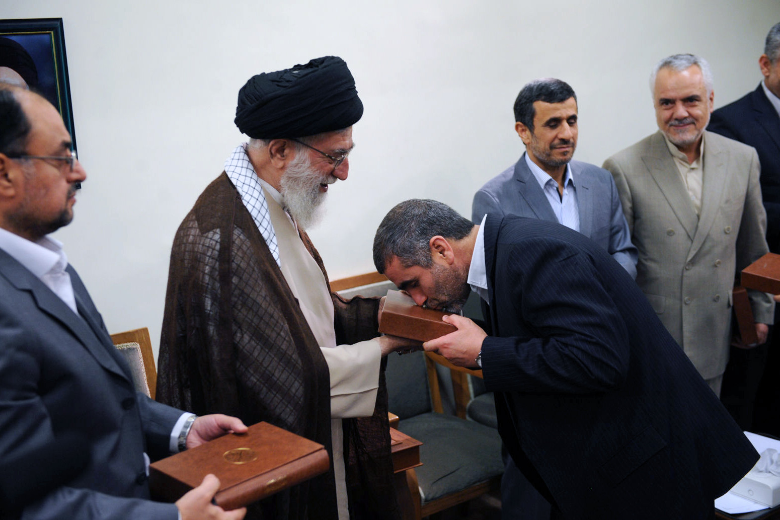 آخرین دیدار رئیس جمهور و اعضای هیئت دولت دهم با رهبر انقلاب