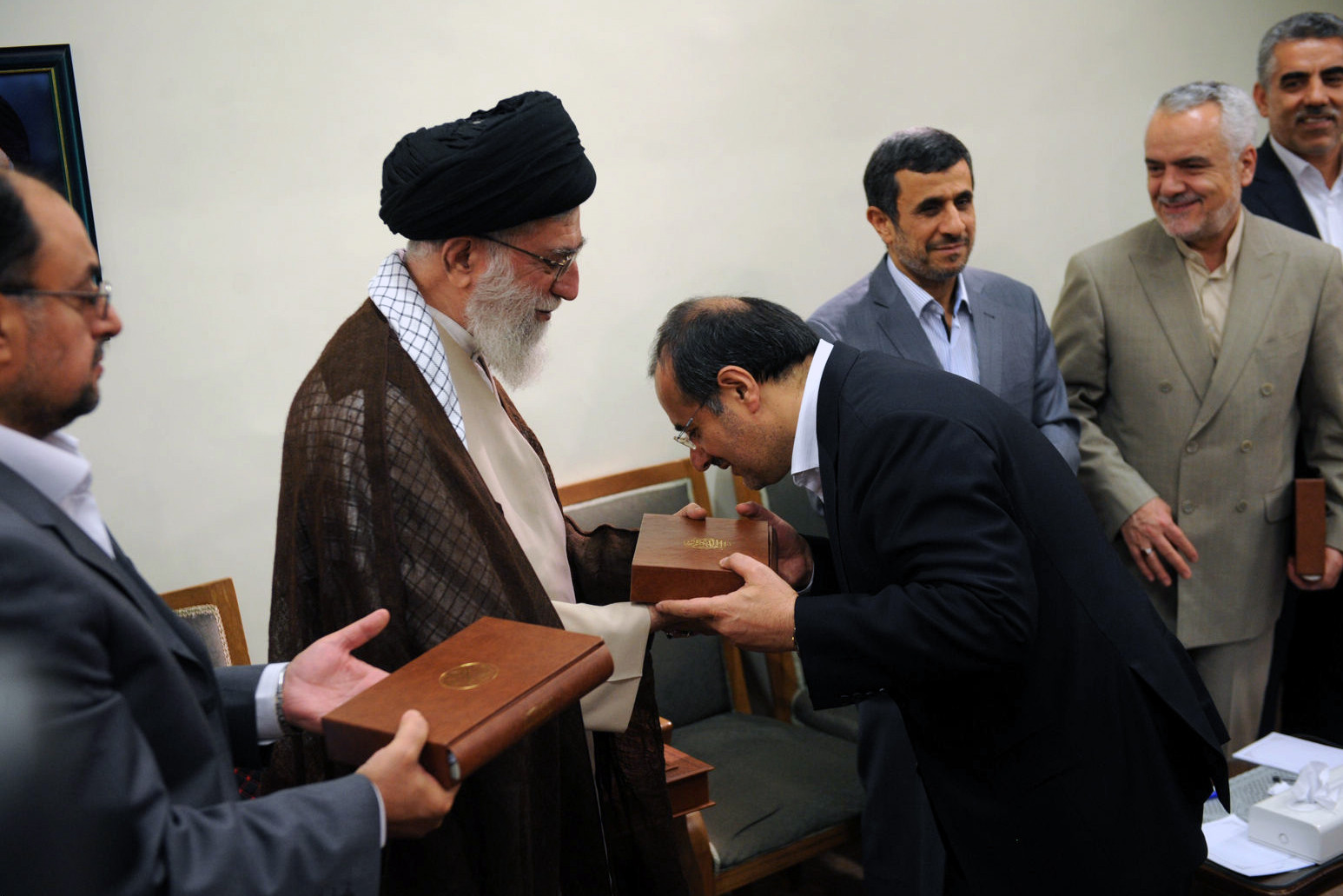 آخرین دیدار رئیس جمهور و اعضای هیئت دولت دهم با رهبر انقلاب