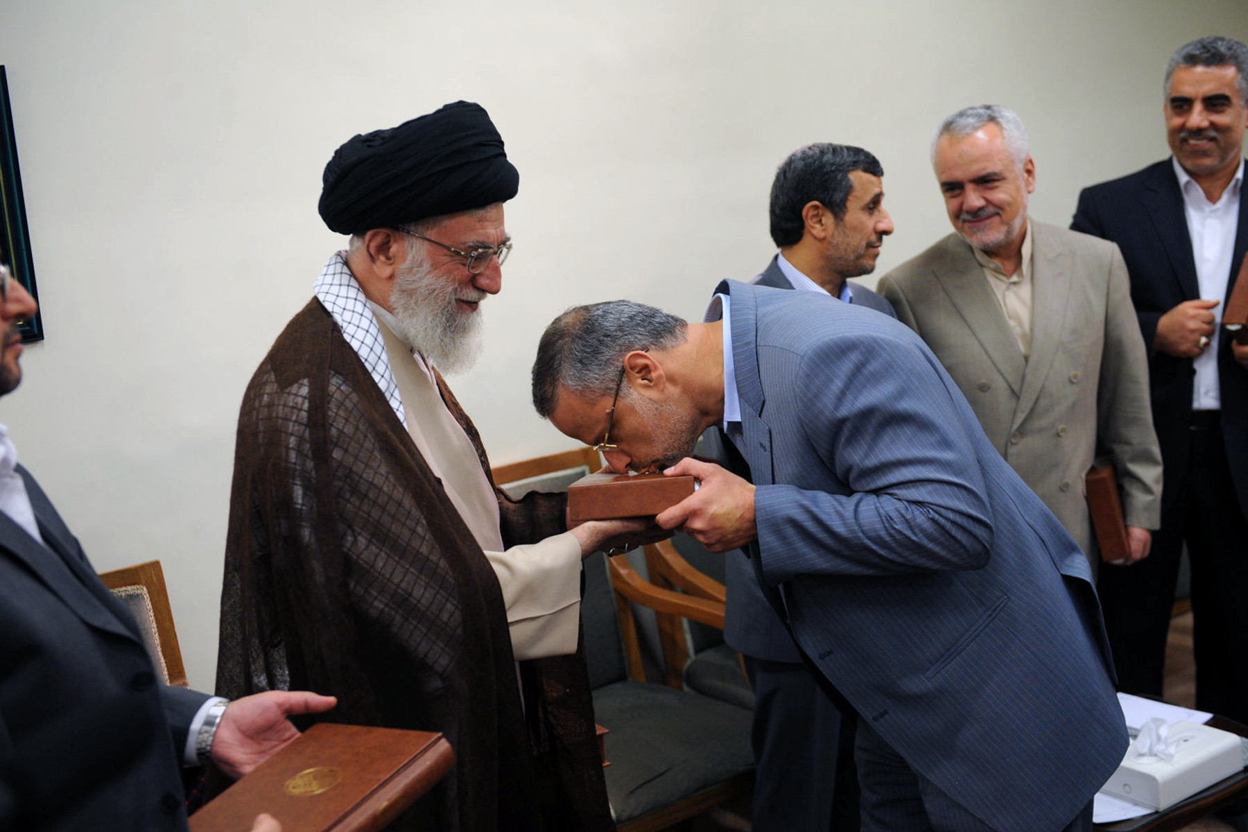 آخرین دیدار رئیس جمهور و اعضای هیئت دولت دهم با رهبر انقلاب
