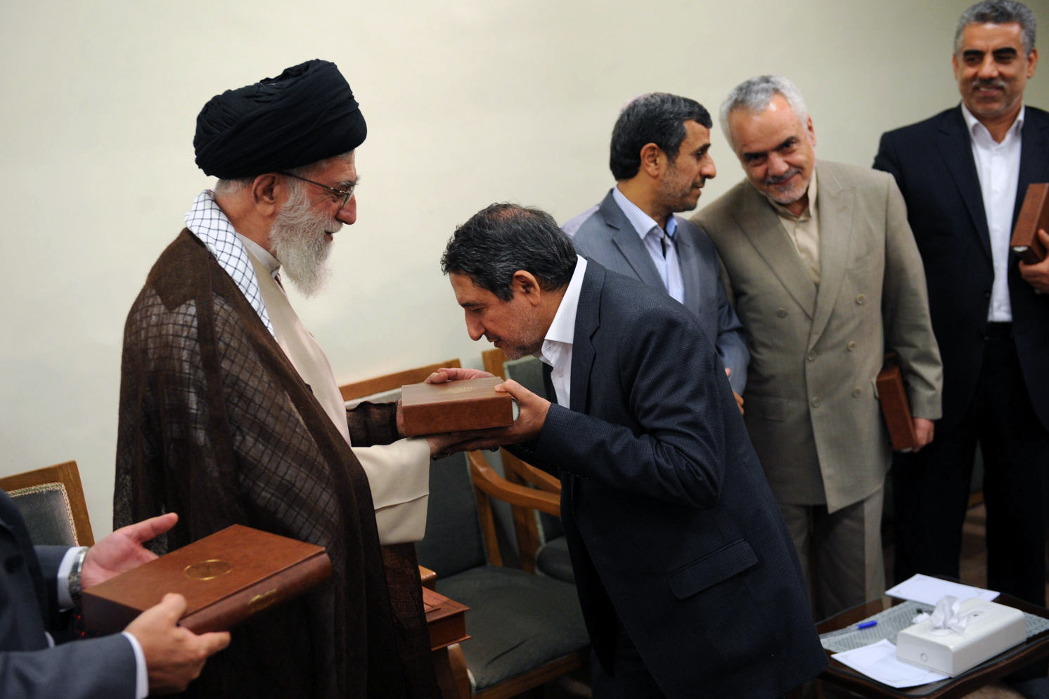 آخرین دیدار رئیس جمهور و اعضای هیئت دولت دهم با رهبر انقلاب