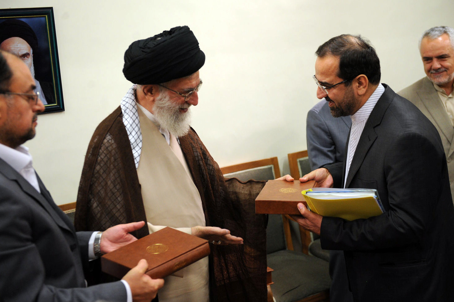 آخرین دیدار رئیس جمهور و اعضای هیئت دولت دهم با رهبر انقلاب