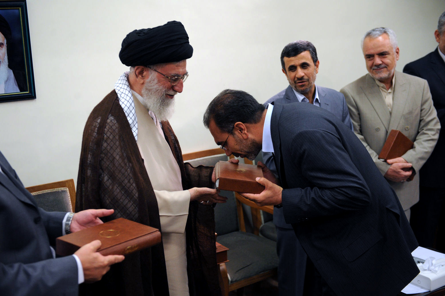 آخرین دیدار رئیس جمهور و اعضای هیئت دولت دهم با رهبر انقلاب