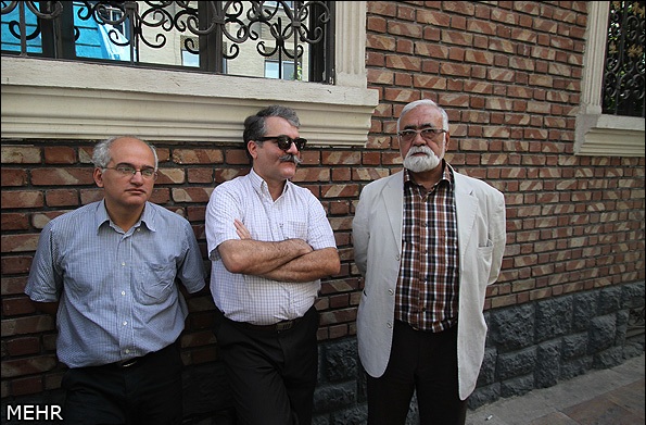تجمع سینماگران مقابل خانه سینما
