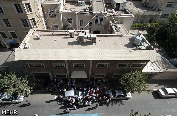 تجمع سینماگران مقابل خانه سینما