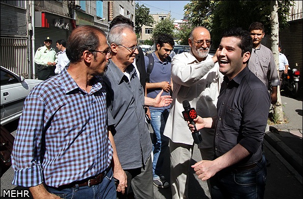 تجمع سینماگران مقابل خانه سینما