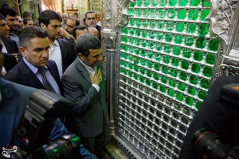 احمدی نژاد در حرم حضرت علی (ع)