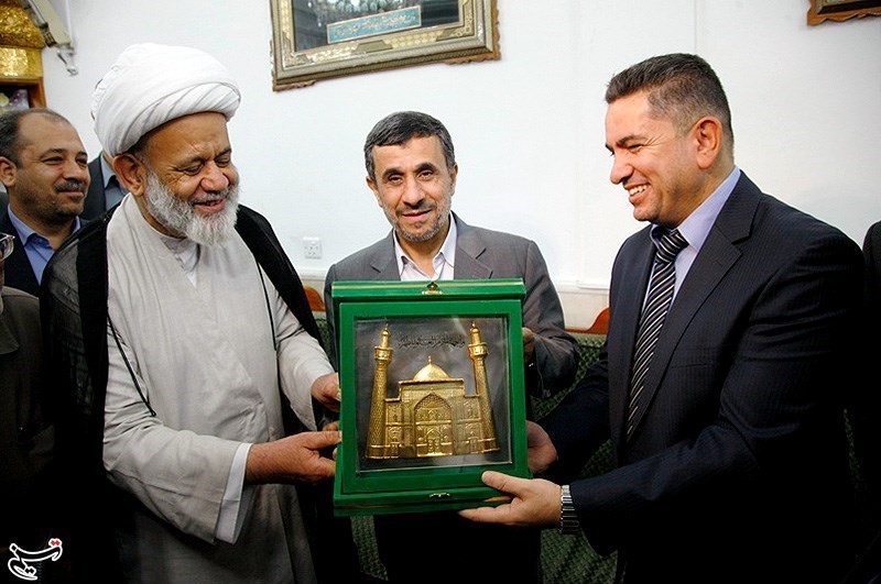 احمدی نژاد در حرم حضرت علی (ع)