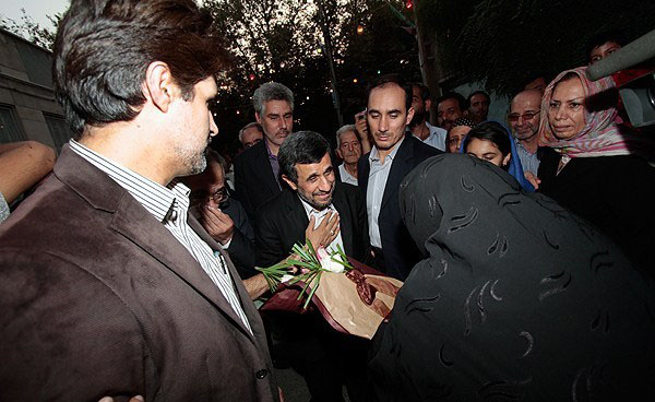 استقبال اهالی نارمک از احمدی نژاد