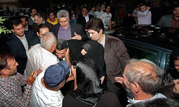 استقبال اهالی نارمک از احمدی نژاد
