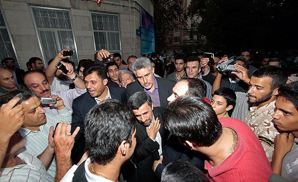 استقبال اهالی نارمک از احمدی نژاد