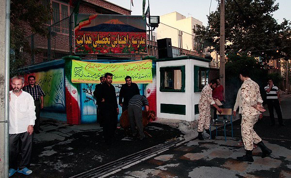 استقبال اهالی نارمک از احمدی نژاد