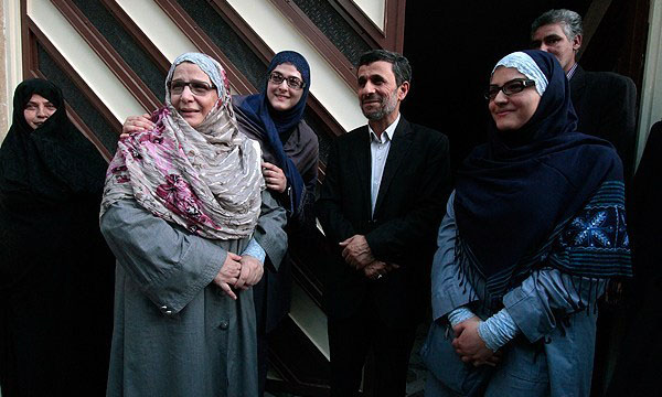 استقبال اهالی نارمک از احمدی نژاد