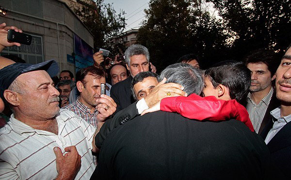 استقبال اهالی نارمک از احمدی نژاد
