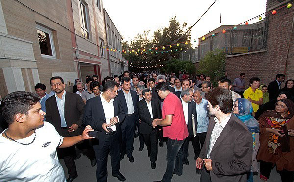 استقبال اهالی نارمک از احمدی نژاد