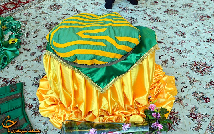 تعویض پرچم حرم امام رضا(ع)