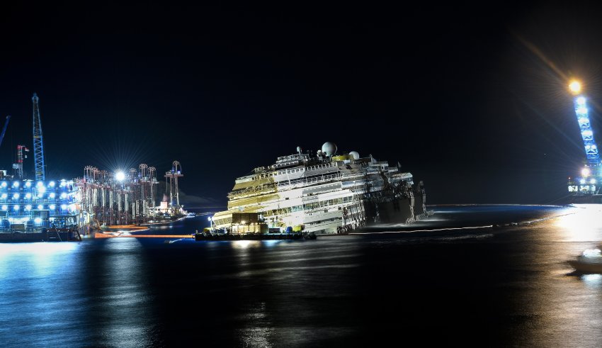 تصاویر جدید از بیرون کشیدن کشتی costa concordia از سواحل ایتالیا