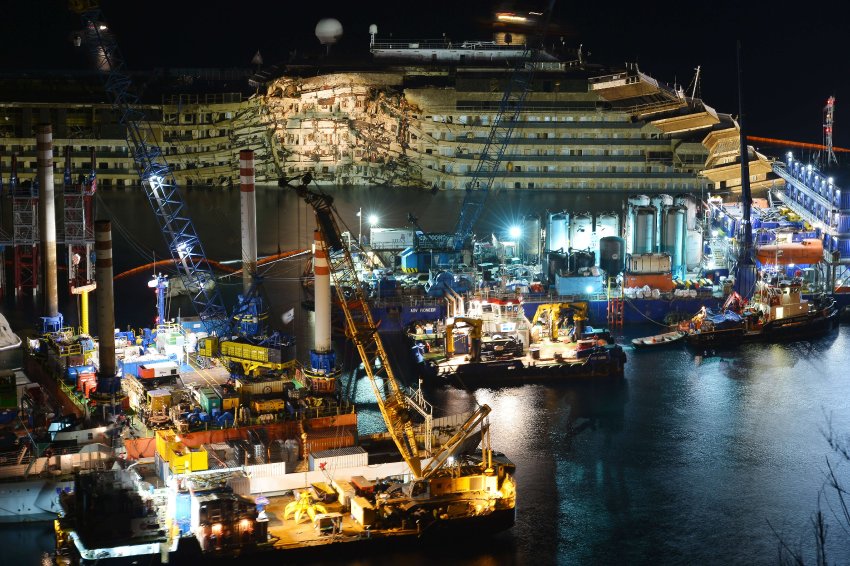 تصاویر جدید از بیرون کشیدن کشتی costa concordia از سواحل ایتالیا