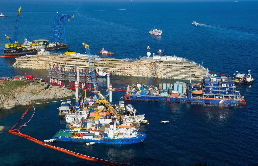 تصاویر جدید از بیرون کشیدن کشتی costa concordia از سواحل ایتالیا