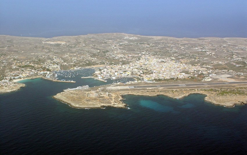 تصاویر/اجساد مهاجرین سومالی در سواحل ایتالیا